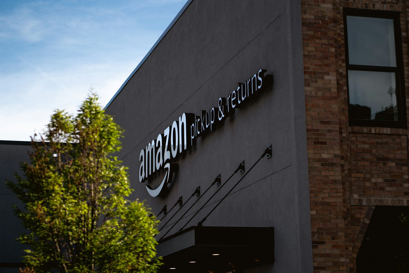 Edificio de recogida y devoluciones de Amazon